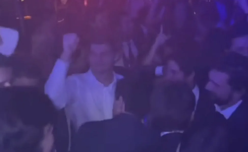 Verstappen parties and dances to Taylor Swift music at a wedding